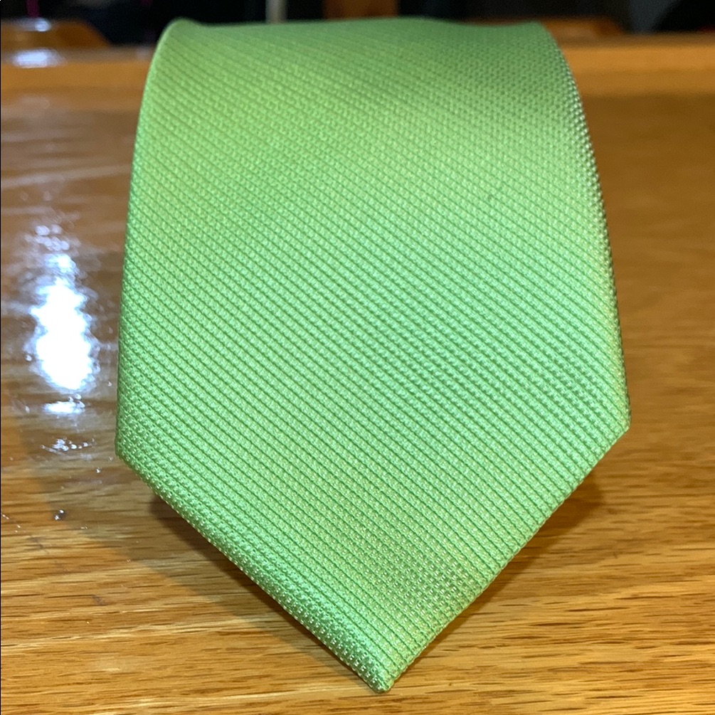 Elegant Green Silk Necktie With Ribbed Texture